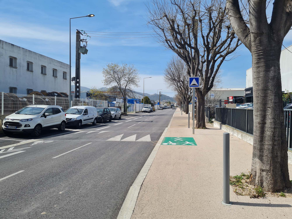 Pôle d’activités Alpha&nbsp; à Aubagne / La-Penne-sur-Huveaune © Fleur CHAMBONNEAU (ARBE)