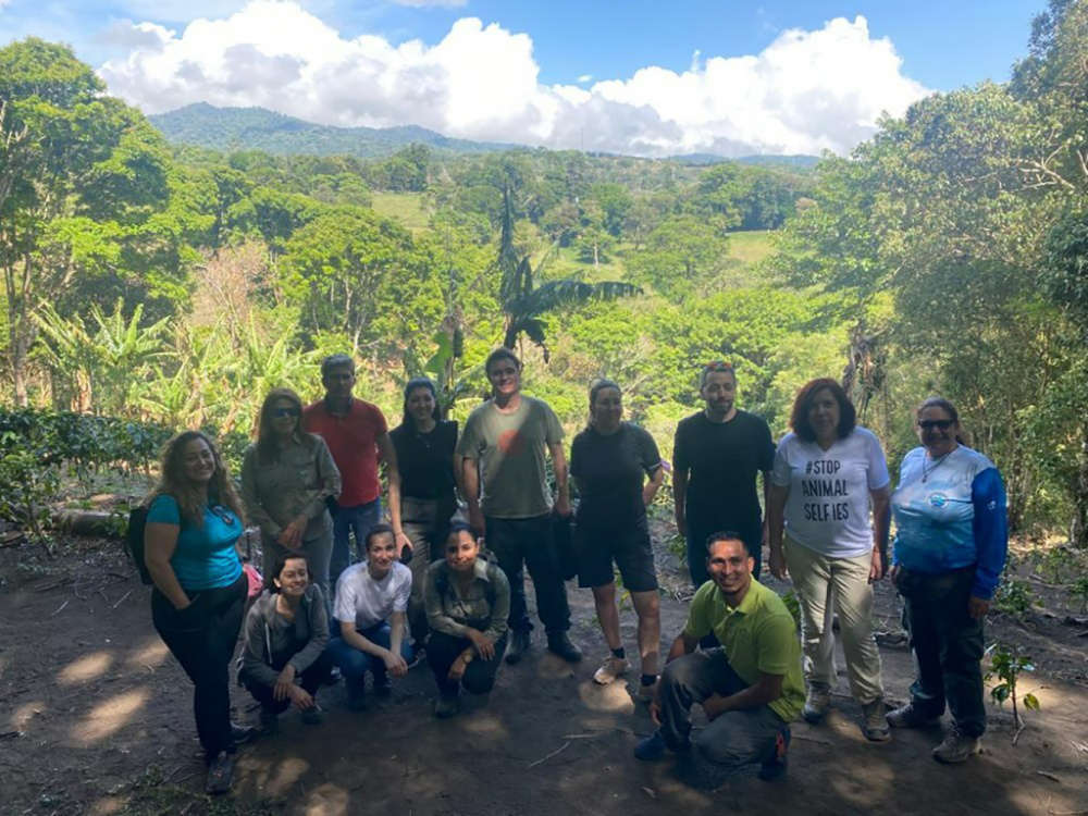 Photo de groupe avec la délégation et le SINAC, à Monteverde